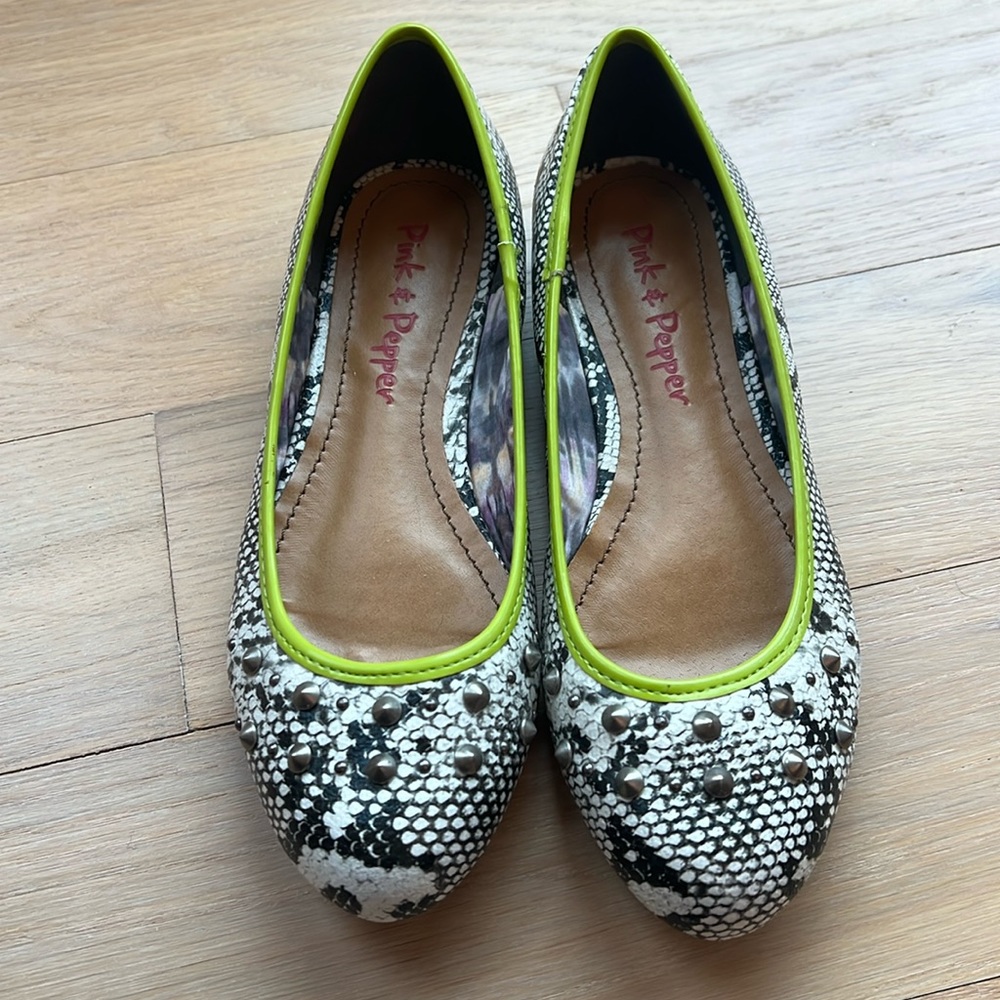 Pink and Pepper faux snakeskin flats US 6